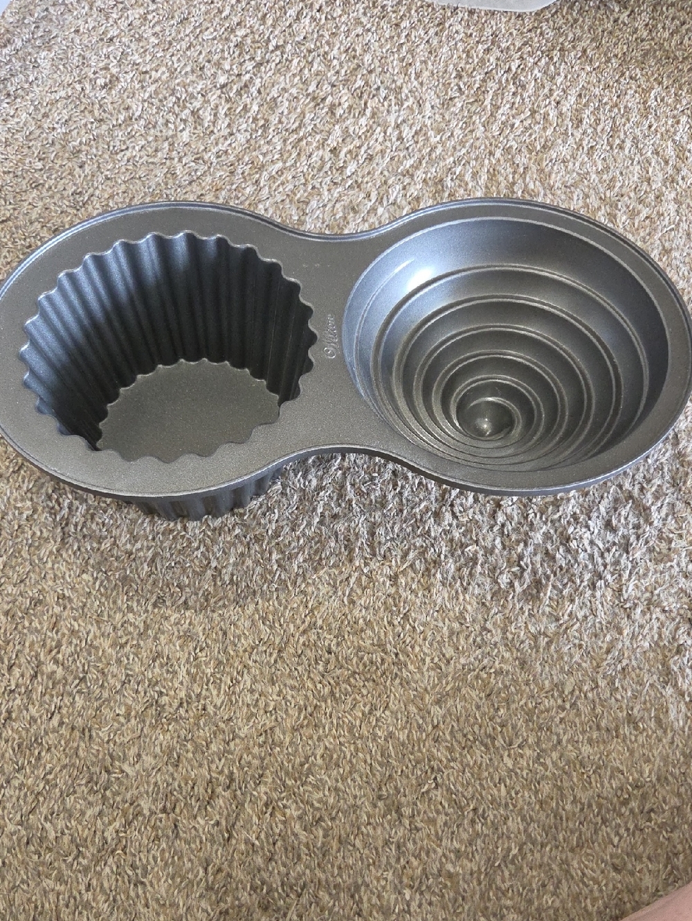 Wilton 3-D Cupcake pan